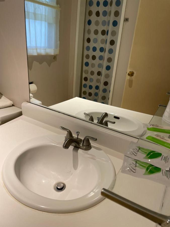 Red Bluff Inn Ngoại thất bức ảnh
