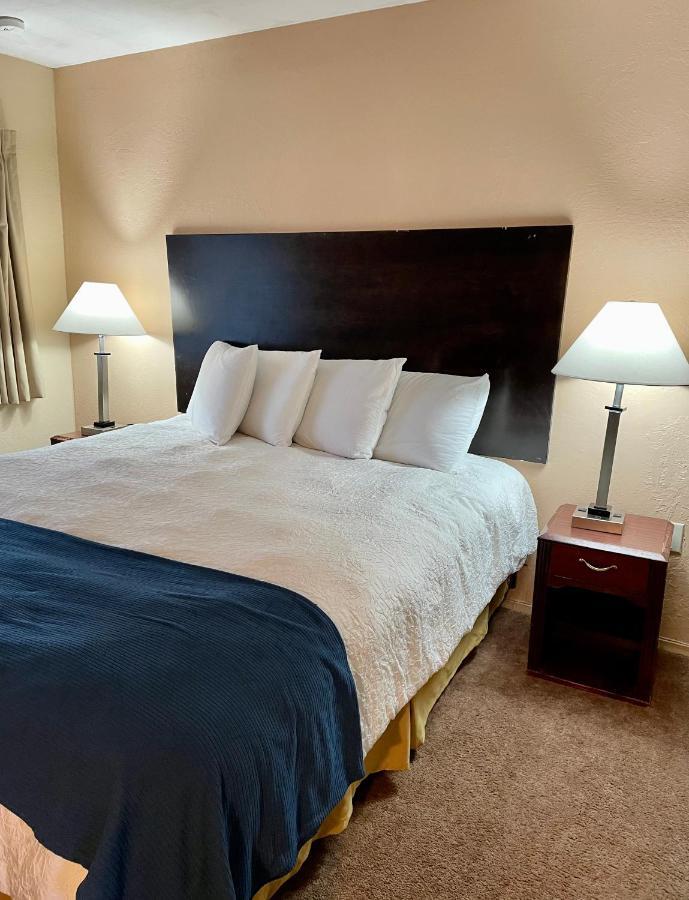Red Bluff Inn Ngoại thất bức ảnh