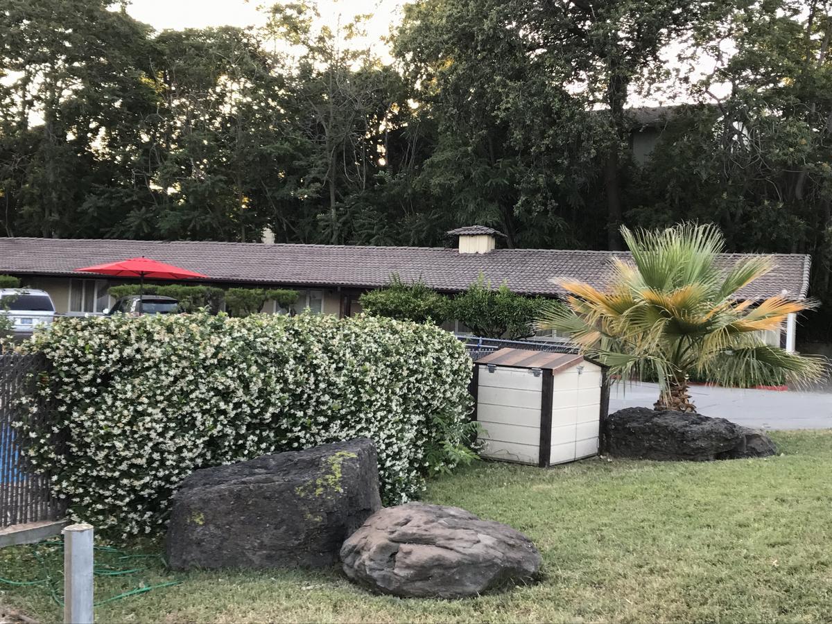 Red Bluff Inn Ngoại thất bức ảnh