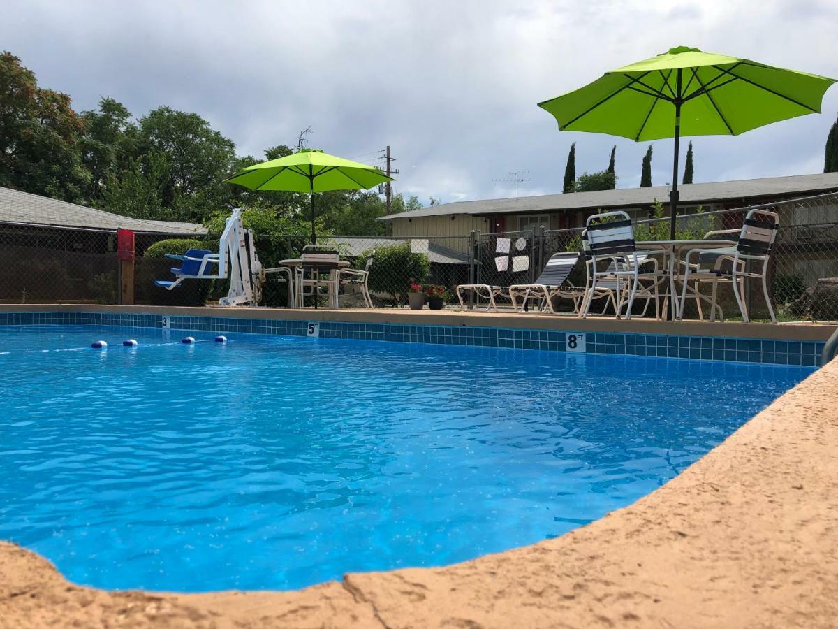 Red Bluff Inn Ngoại thất bức ảnh